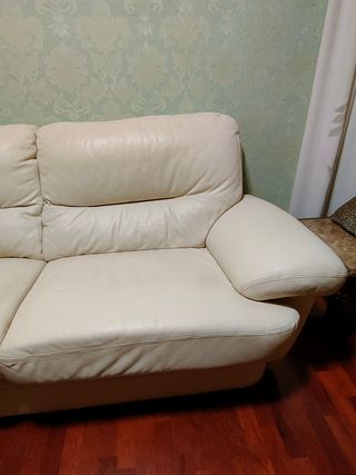 Sofá y sillón de piel blanco