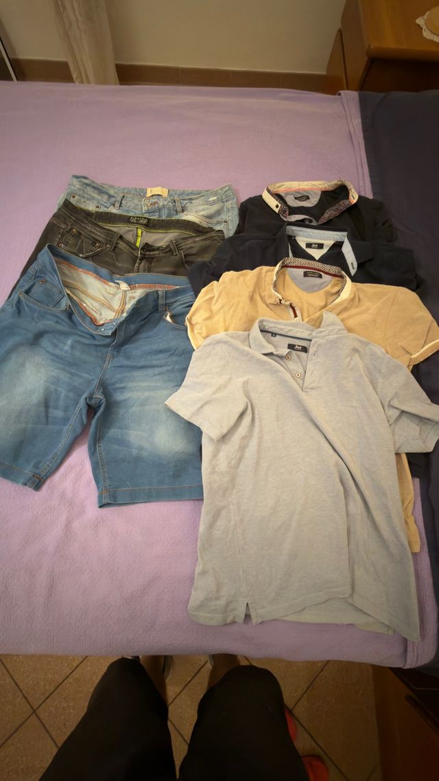 Pantaloni corti e polo maniche corte