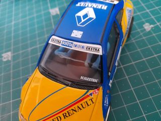 Coche Scalextric Megane Renault