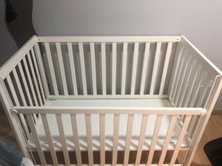 Cuna de madera blanca plegable