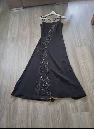 Vestido fiesta negro detalles dorados y plateados