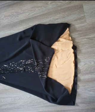 Vestido fiesta negro detalles dorados y plateados