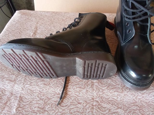 Scarponcini nuovi unisex n. 40