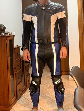 Traje de moto cuero azul y blanco
