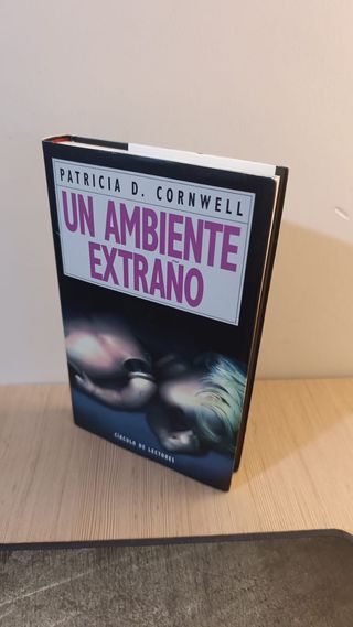 Un ambiente extraño - Patricia Cornwell