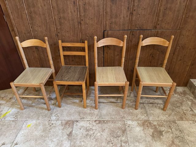 Juego de 4 sillas de madera