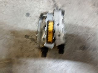 Pedales de bicicleta plateados