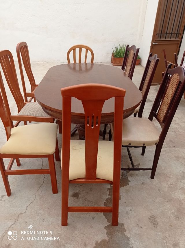 Mesa de comedor y 8 sillas  se desmonta