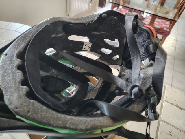 Casco da bici PNK verde e bianco