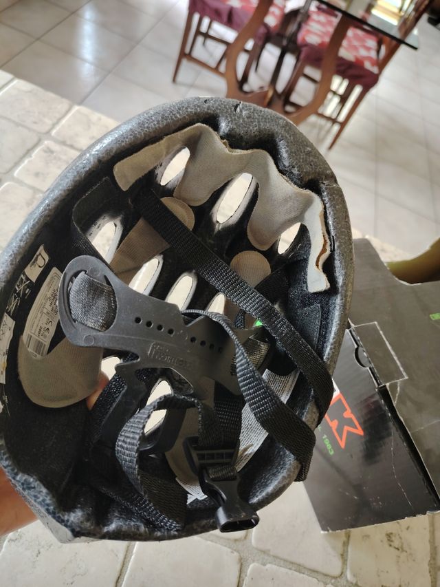 Casco da bici PNK verde e bianco