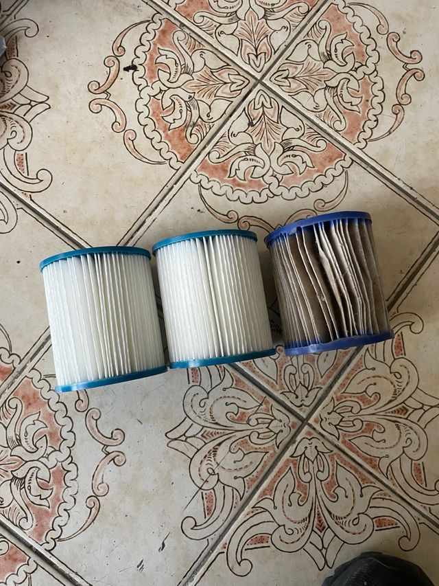 Filtros Piscina Pequeños (2 Nuevos, 1 Usado)