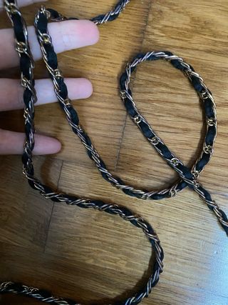 Bolso de fiesta negro con cadena