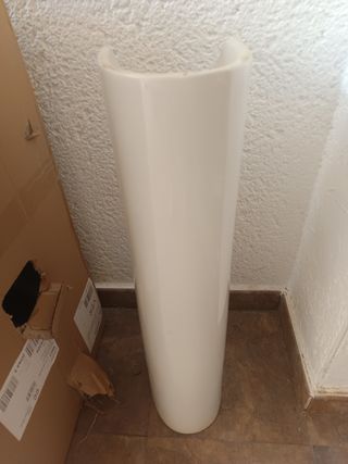 Lavabo con pie blanco