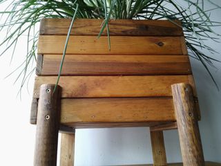 Jardinera con patas de Madera