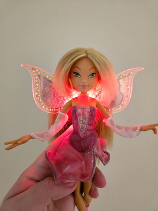 Muñeca Flora Magic Winx Mattel