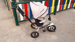 Triciclo infantil con manillar