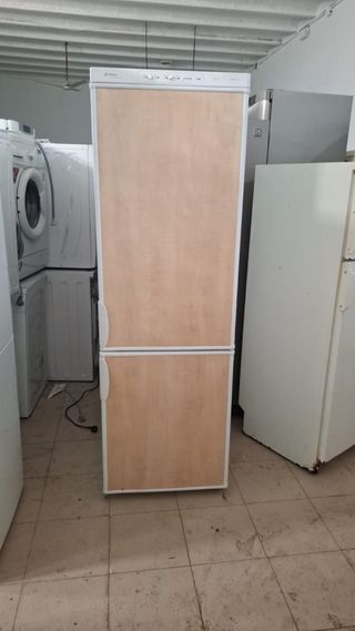 Nevera de dos puertas
