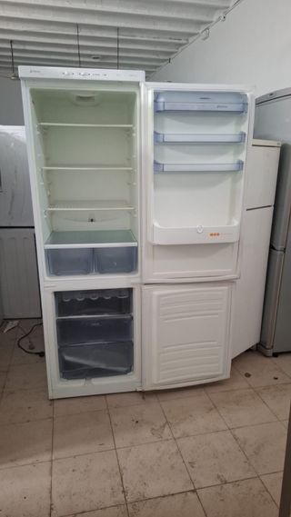 Nevera de dos puertas