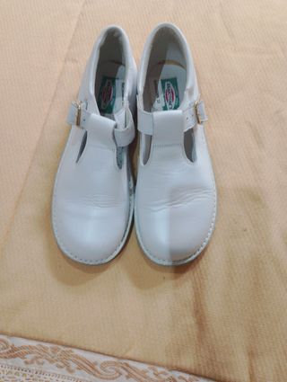Zapatos blancos niña talla 33