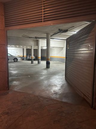 Plaza de garaje y media