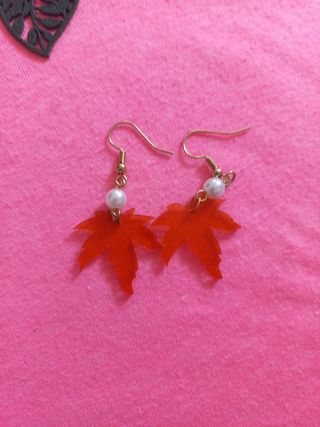 Pendientes hoja otoño verde oscuro y naranja.