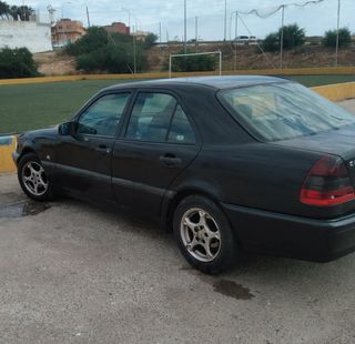 Mercedes-Benz C220