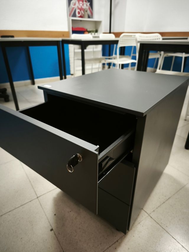 Cajonera de metal gris