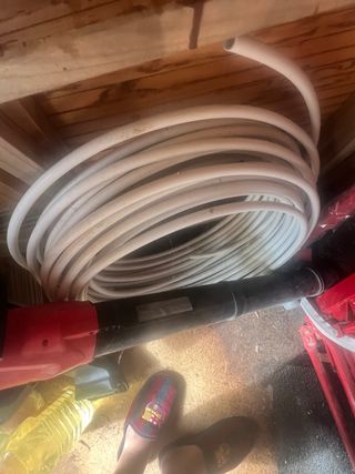 Tubo multicapa reforzado