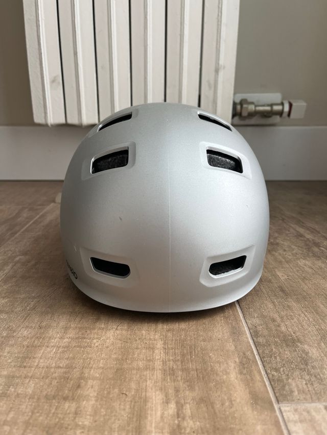 Casco Patinete/Bici Urbana Plateado nuevo