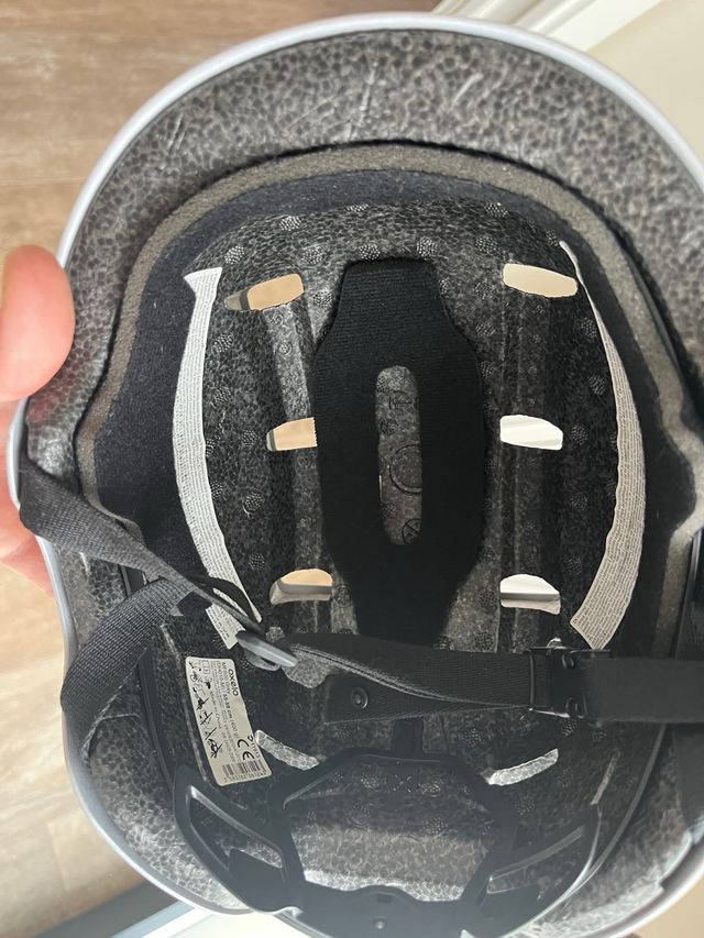 Casco Patinete/Bici Urbana Plateado nuevo