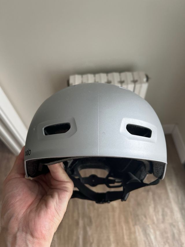 Casco Patinete/Bici Urbana Plateado nuevo