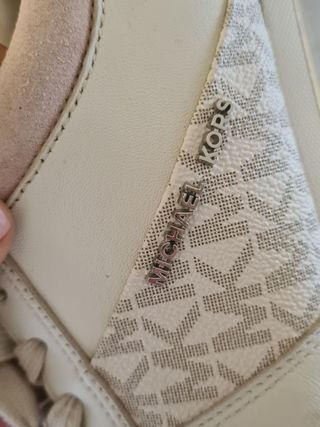 Zapatillas Michael Kors Beige y plata