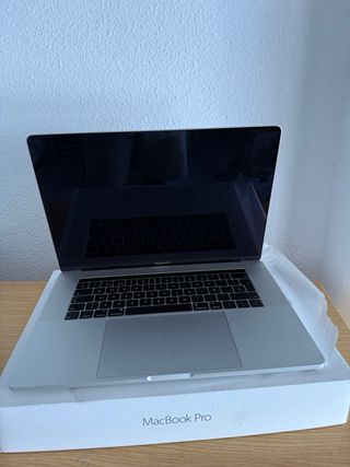MacBook Pro 15’’ 2018 2019 i7 16RAM 500 SSD touch