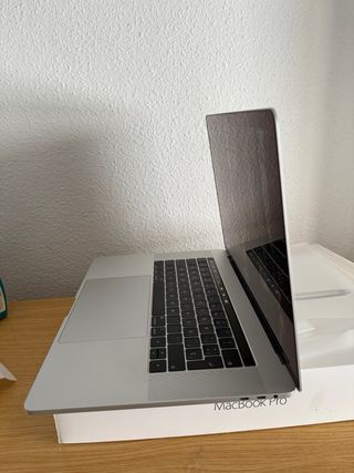MacBook Pro 15’’ 2018 2019 i7 16RAM 500 SSD touch