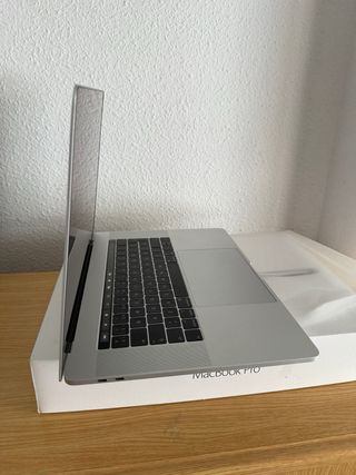 MacBook Pro 15’’ 2018 2019 i7 16RAM 500 SSD touch