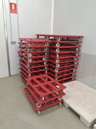 Plataformas de transporte rojas