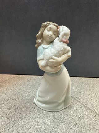 Figura Nao Lladró Niña con Oveja