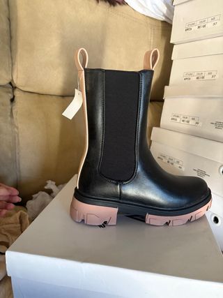 Botas del 37,38,39 a 10€
Palas del 38 ,39,40,41 5€