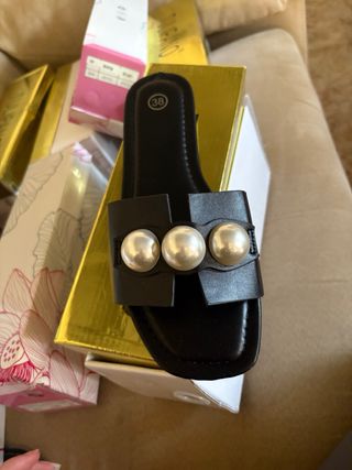 Botas del 37,38,39 a 10€
Palas del 38 ,39,40,41 5€