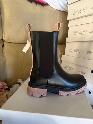 Botas del 37,38,39 a 10€
Palas del 38 ,39,40,41 5€