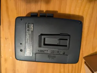 Walkman Sanyo Bassxpander Radio Cassette Negro