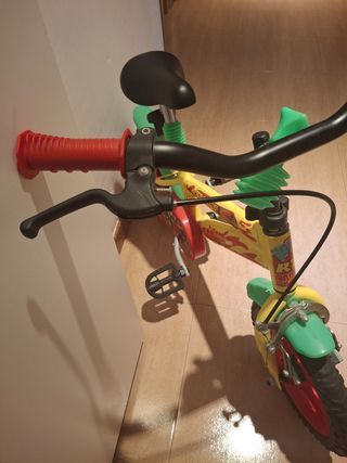 Bicicleta infantil amarilla y roja