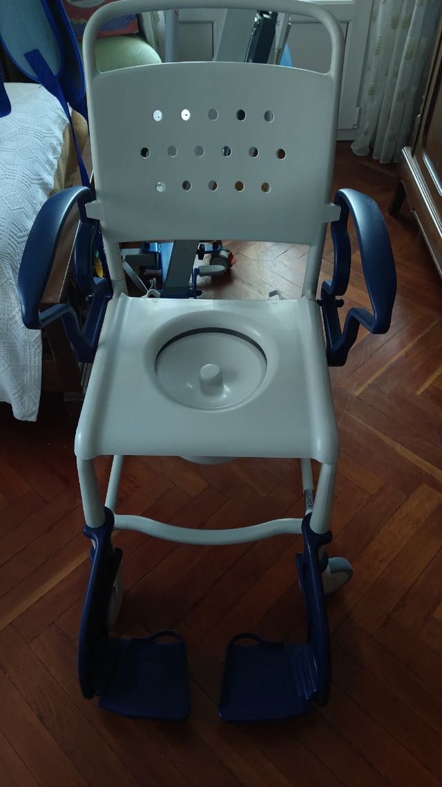 Silla de ruedas para ducha WC y transporte REBOTEC