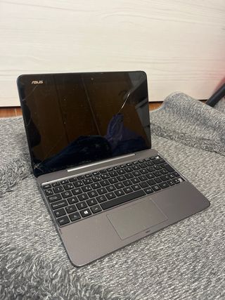 Ordenador ASUS gris para piezas