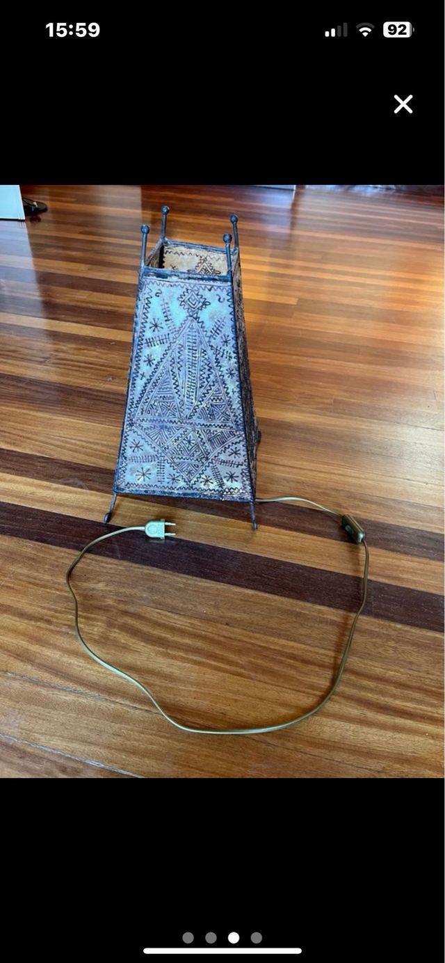 Lámpara de piel pintada artesanal