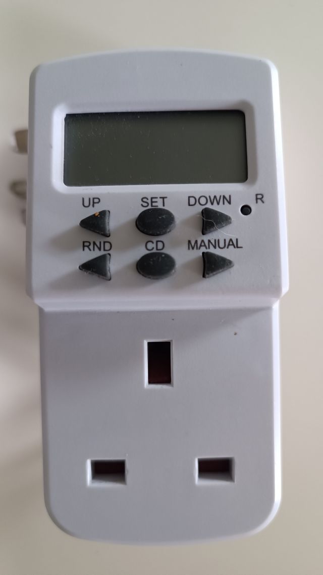 3 Temporizador Digital y 2 Enchufes Ingleses