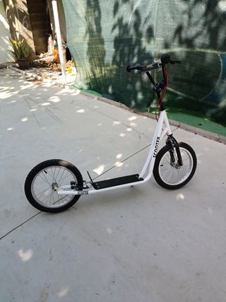 Patinete Scooter Blanco Casi Sin Uso