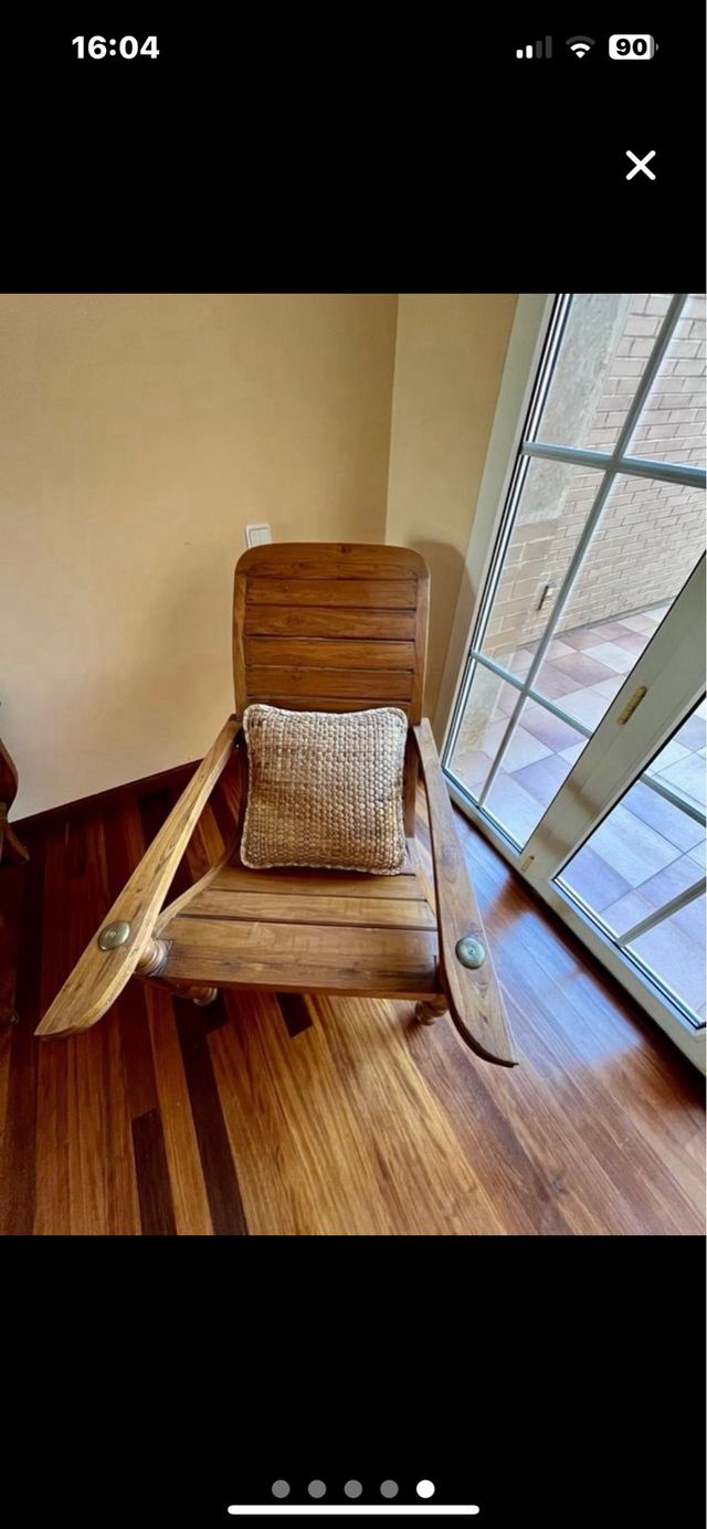 Sillón colonial de teca con cojín