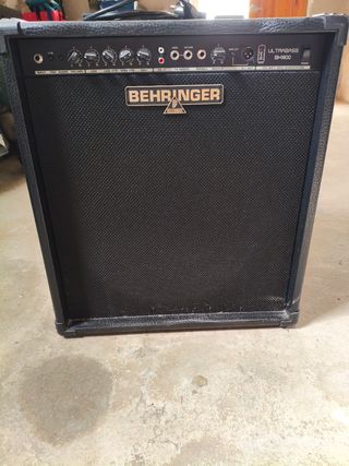 Amplificador Bajo Behringer Ultrabass BX1800