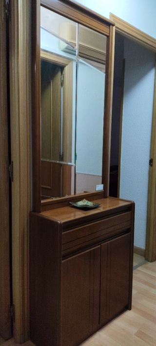 Mueble de entrada con espejo